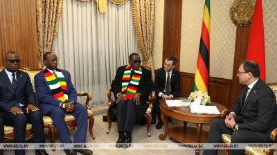 Zimbabwean president arrives in Belarus 