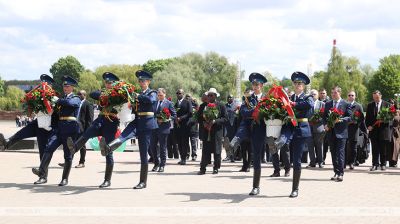 Zimbabwean president lays flowers at Eternal Flame in Brest Fortress