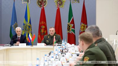 Defense ministers of Belarus, Russia meet in Minsk