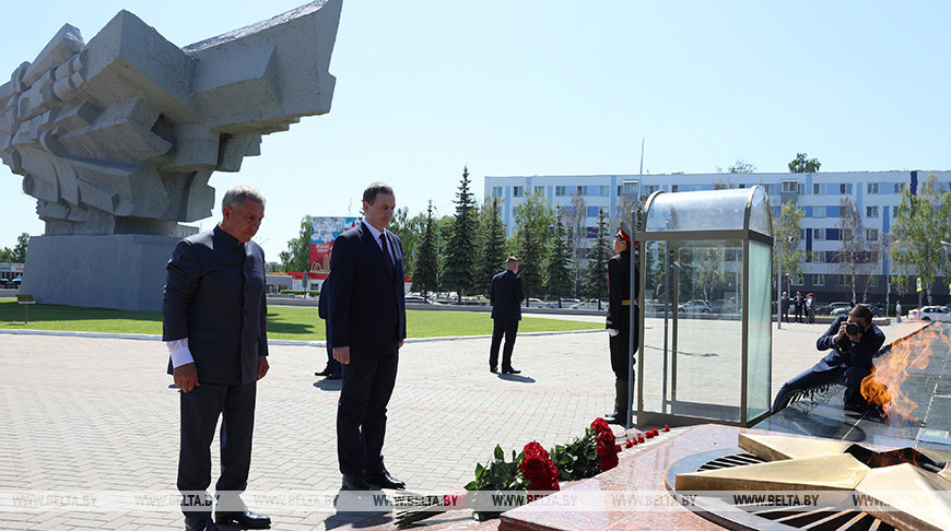 Belarusian PM lays flowers at war memorial in Tatarstan Belarusian PM lays flowers at war memorial in Tatarstan