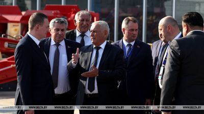 Belarusian PM tours Agrotekhservis enterprise in Dushanbe
