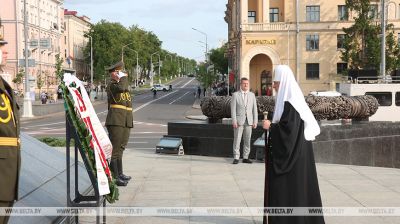Patriarch Kirill lays wreath at Victory Monument in Minsk