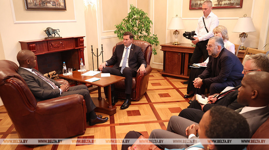 Belarus' FM meets with delegations from Mozambique, Botswana, Ghana
Belarus' FM meets with delegations from Mozambique, Botswana, Ghana