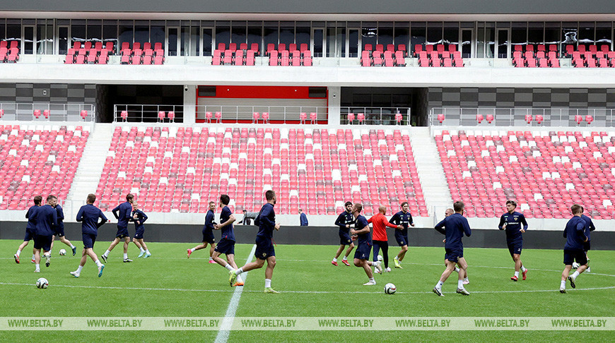 Teams of Belarus, Russia hold training sessions at National Football Stadium
