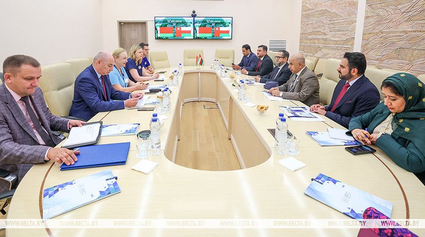 Omani delegation visits Belarus' National Medical Center
