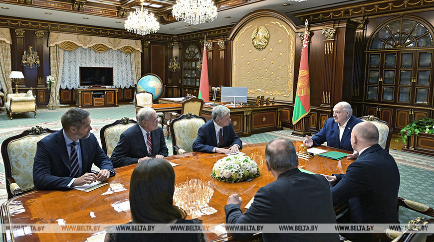 Lukashenko meets with Keith Kellogg