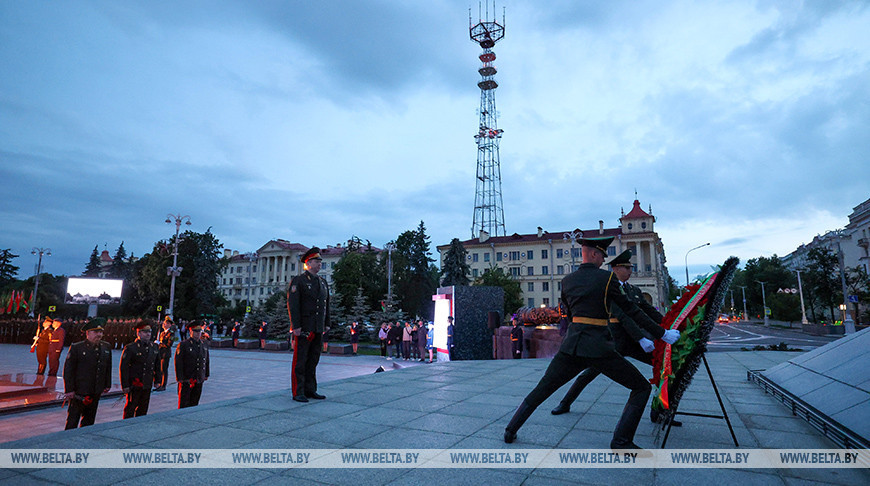 Ceremony at Victory Monument in Minsk
Ceremony at Victory Monument in Minsk