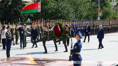 Cuban president lays flowers at Victory Monument in Minsk 