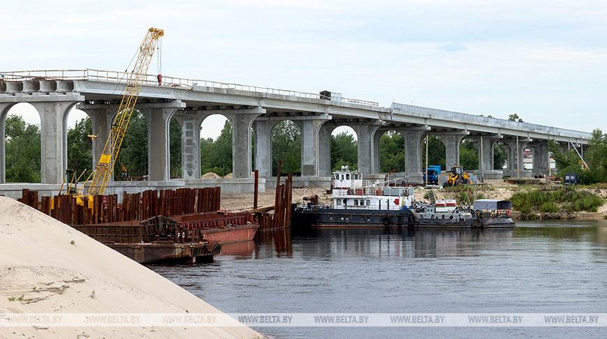 Bridge across Pripyat in Mozyr under reconstruction Bridge across Pripyat in Mozyr under reconstruction