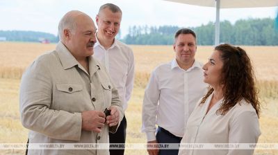 Lukashenko tours Agrokombinat Zarya