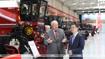 Chinese ambassador tours Gomselmash