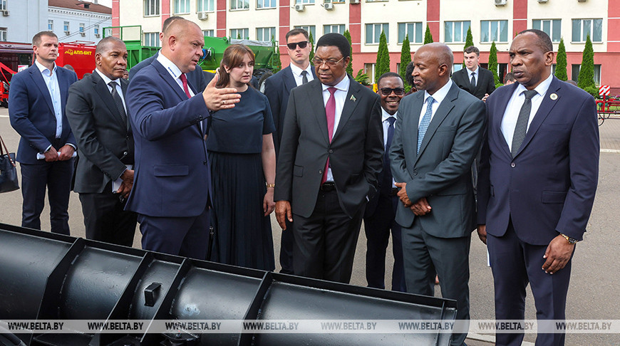Tanzanian PM tours MTZ
  
 