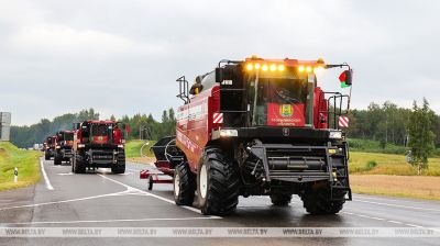 Harvesters from Mogilev Oblast arrive to aid farmers in Vitebsk District