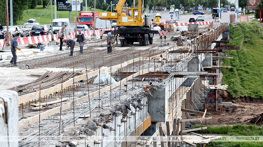 Bridge over Vitba River in Vitebsk under repair