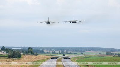 Zapad 2025: Military aircraft perform highway landing