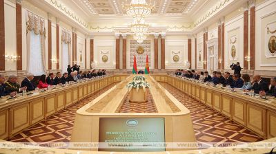 Lukashenko holds meeting with ideology specialists 