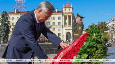 Senior CPC official lays wreath at Victory Monument in Minsk