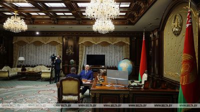 Lukashenko hears report from PM 