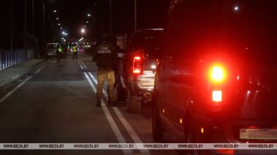 Poland reopens border with Belarus