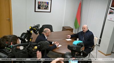 Lukashenko hears report from Belarusian ambassador