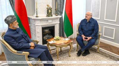 Leaders of Belarus, Oman meet in informal setting
