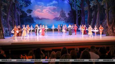 Swan Lake at Bolshoi Theater of Belarus 