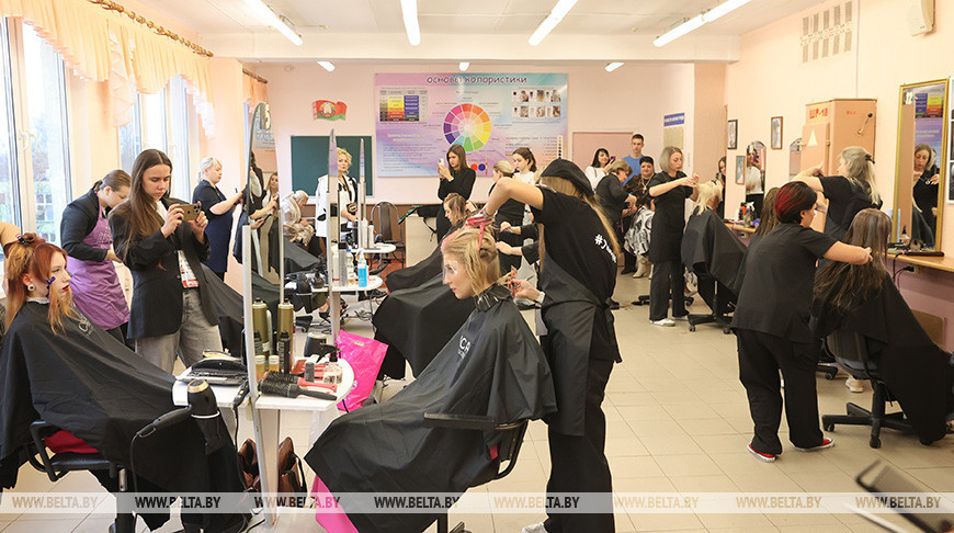  Golden Scissors hairstyling contest in Gomel
 
  
  