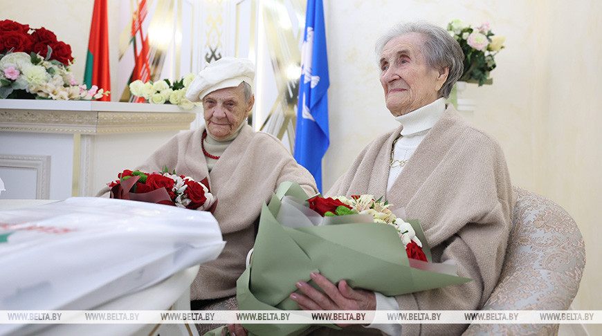  100-year-old twin sisters honored in Volkovysk
 
  
  