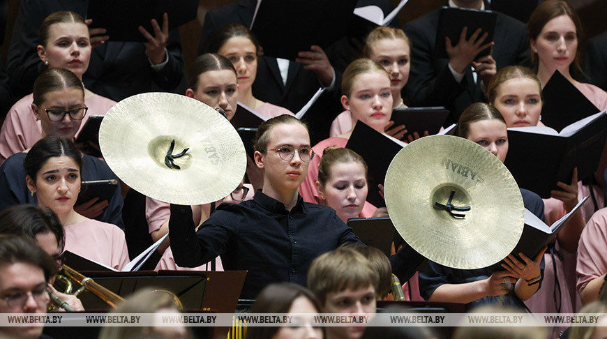 Belarus-Russia Youth Orchestra led by Yuri Bashmet performs in Minsk