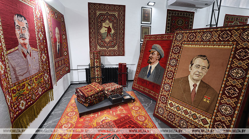  Vitebsk Carpets: 125 Years of Craftsmanship
 
  