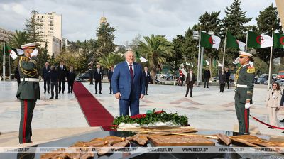 Lukashenko lays wreath at Martyr's Memorial in Algiers