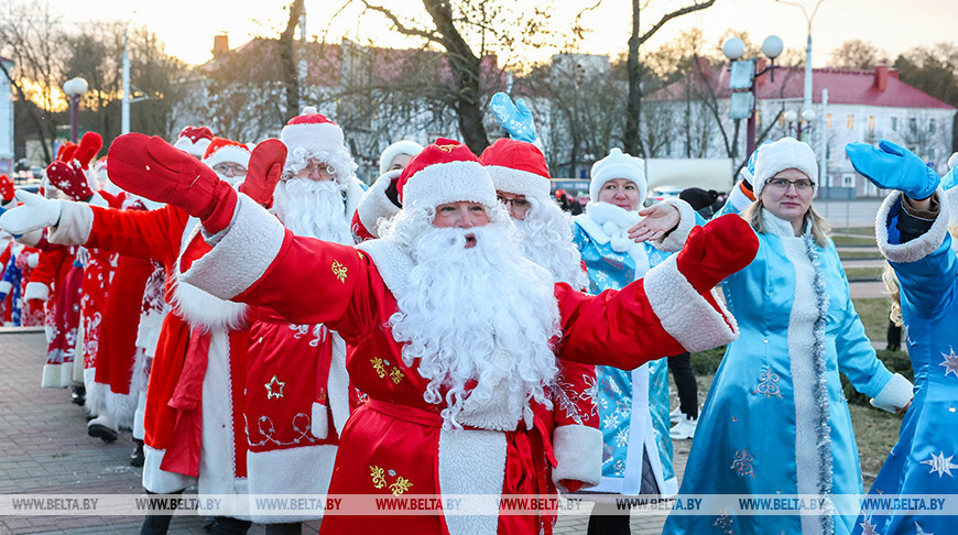 Procession of Father Frosts and Snow Maidens in Minsk 
  
 