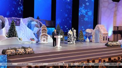 Lukashenko attends New Year’s event for children