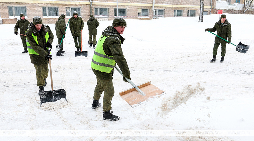  Cleanup ongoing in Belarus after heavy snow
 
  
  