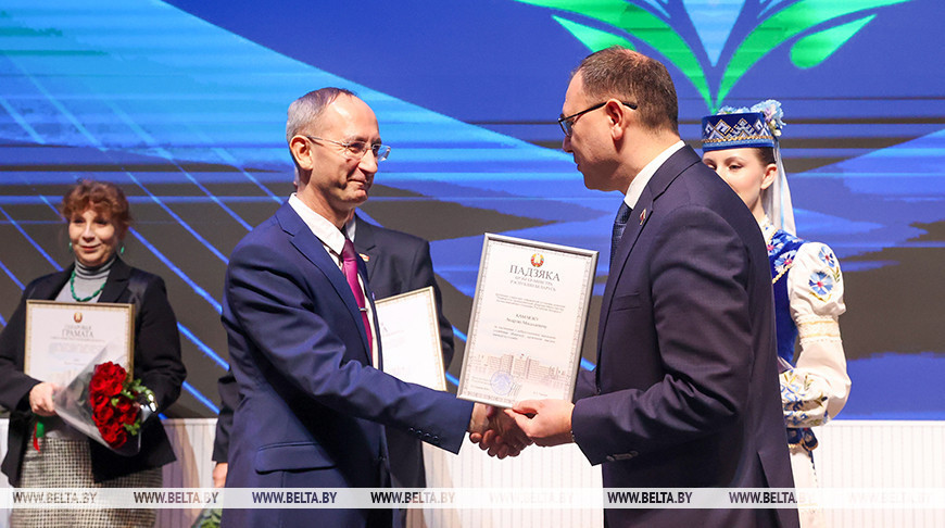 Vice-premier honors scientists on Belarusian Science Day