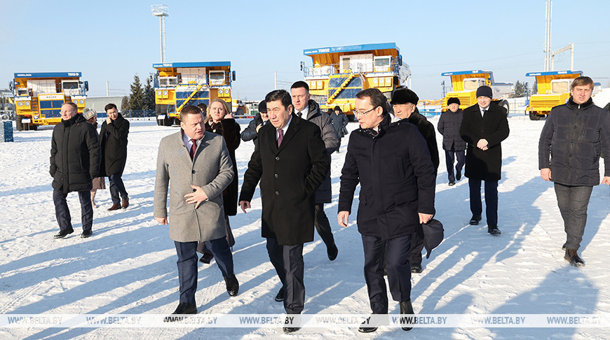 Parliamentary delegation from Kazakhstan visits BelAZ