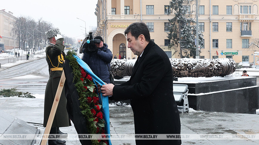 Kazakhstan Parliament speaker lays wreath at Victory Monument in Minsk
  
 