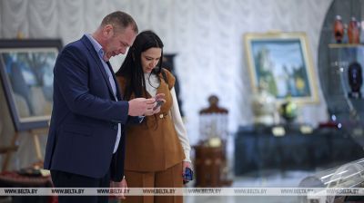  Agrokombinat Dzerzhinsky staff tour Palace of Independence 
 
  
  