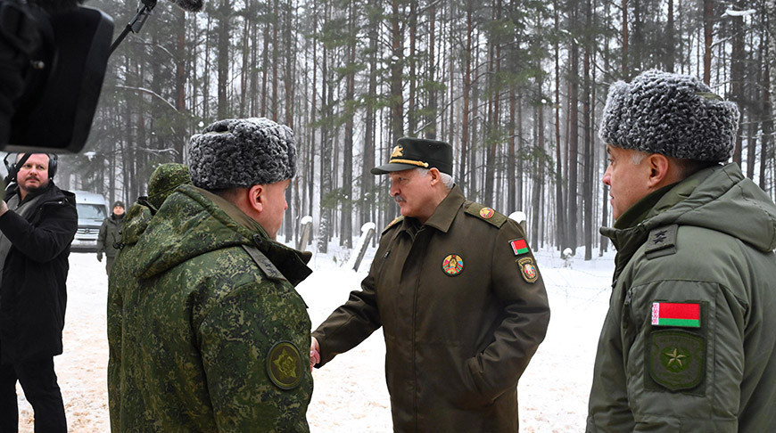 Lukashenko inspects Armed Forces’ combat readiness