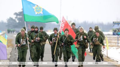 Brest paratroopers complete 5km forced march as part of Belarusian army’s inspection