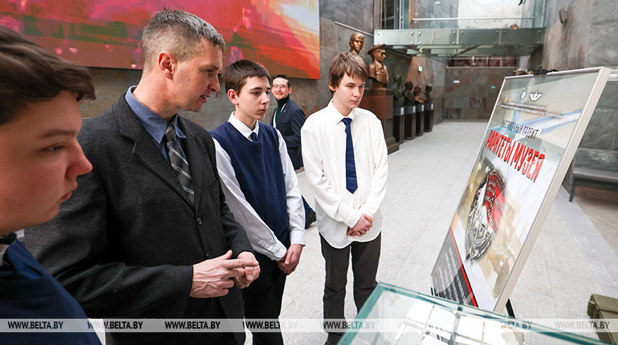 ‘Red Guard and Red Partisan’ badge on display at Great Patriotic War Museum
  
  