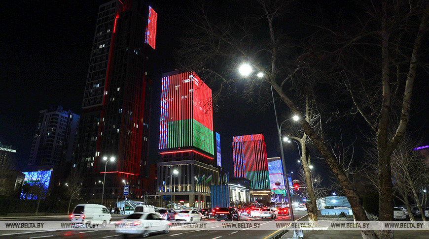  Tashkent buildings lit up in the colors of Belarus’ flag
 
  
  