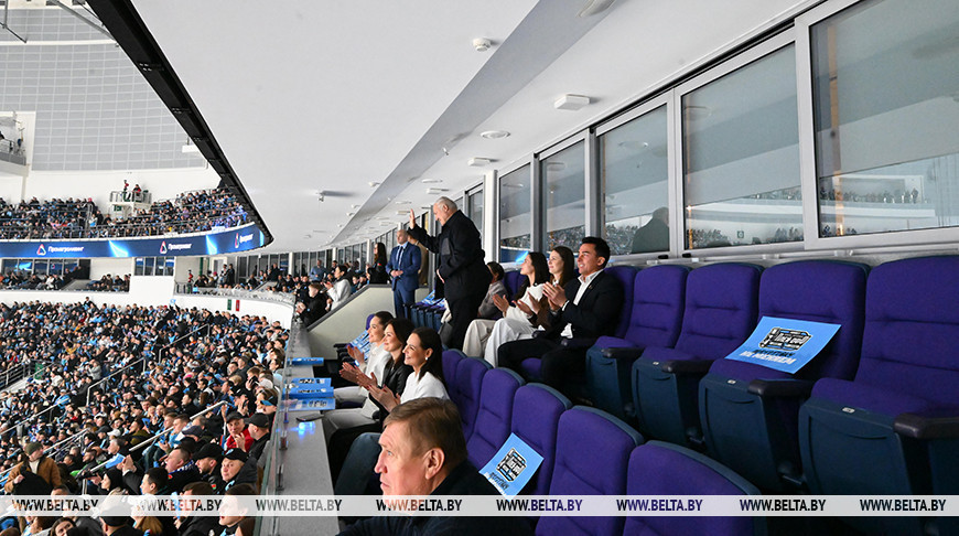 Lukashenko attends KHL playoff game