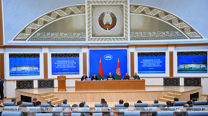 Lukashenko meets with military