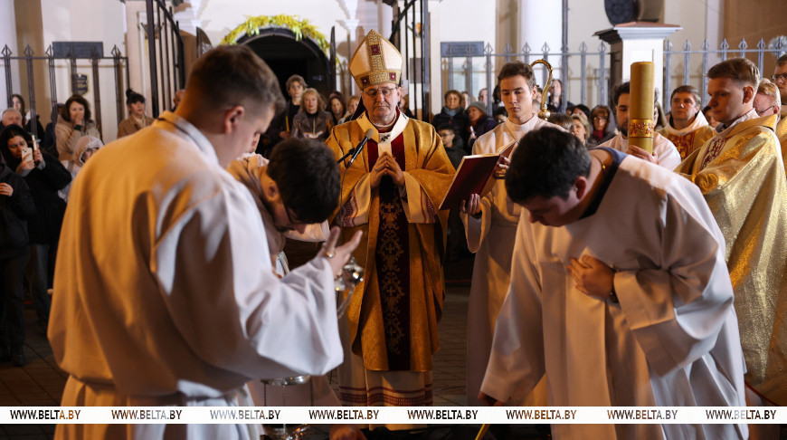 Easter Vigil at Blessed Virgin Mary Cathedral in Minsk 