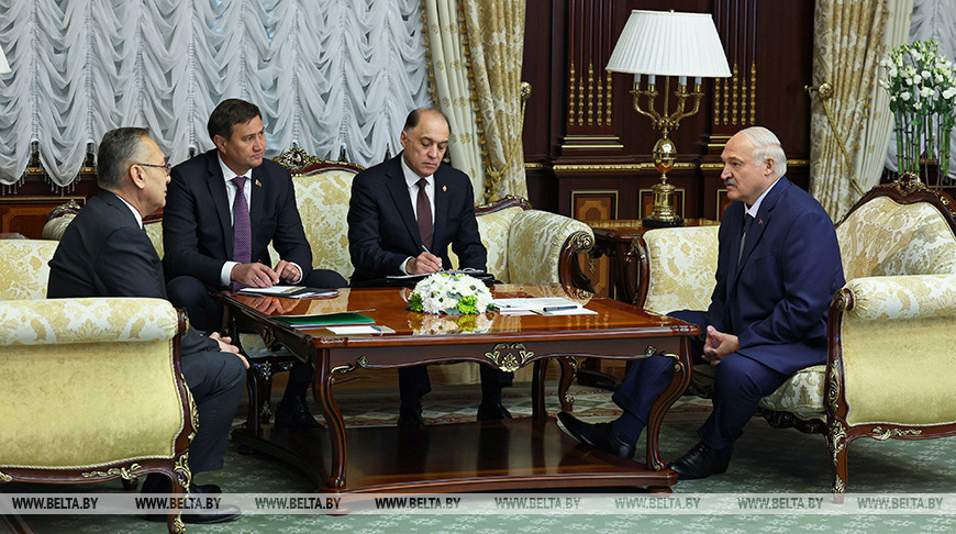 Lukashenko meets with CSTO chief 
