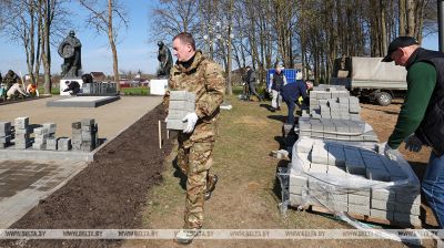 PM takes part in clean-up day in Minsk District