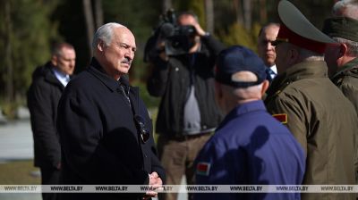 Lukashenko visits Minsk DOSAAF Aero Club