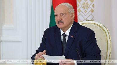 Lukashenko hosts meeting to set strategic regional priorities