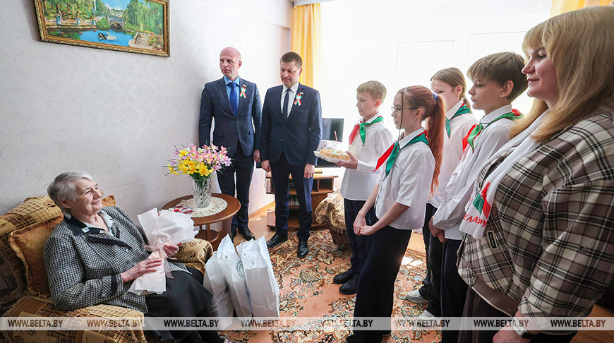 Former camp prisoner Nina Batova honored in Vitebsk ahead of Victory Day 